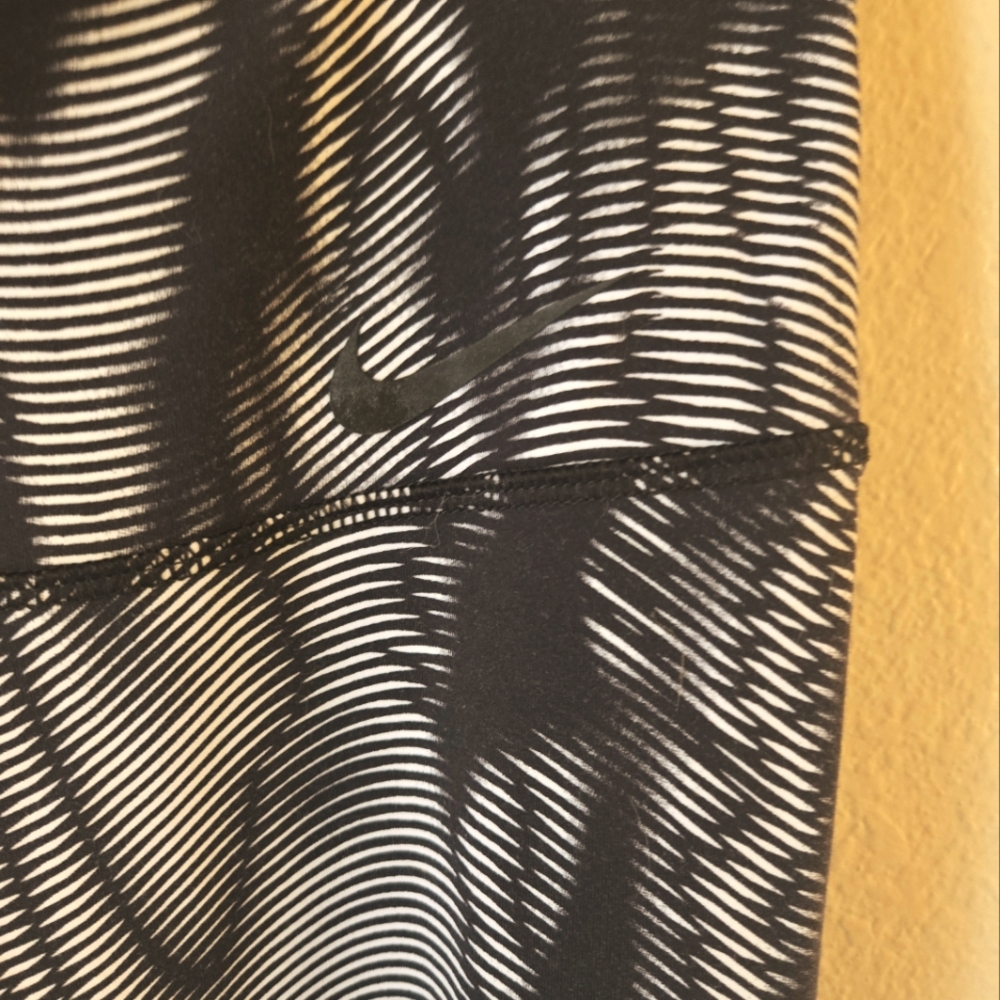 Nike Dri fit Legendary Waves Sz L